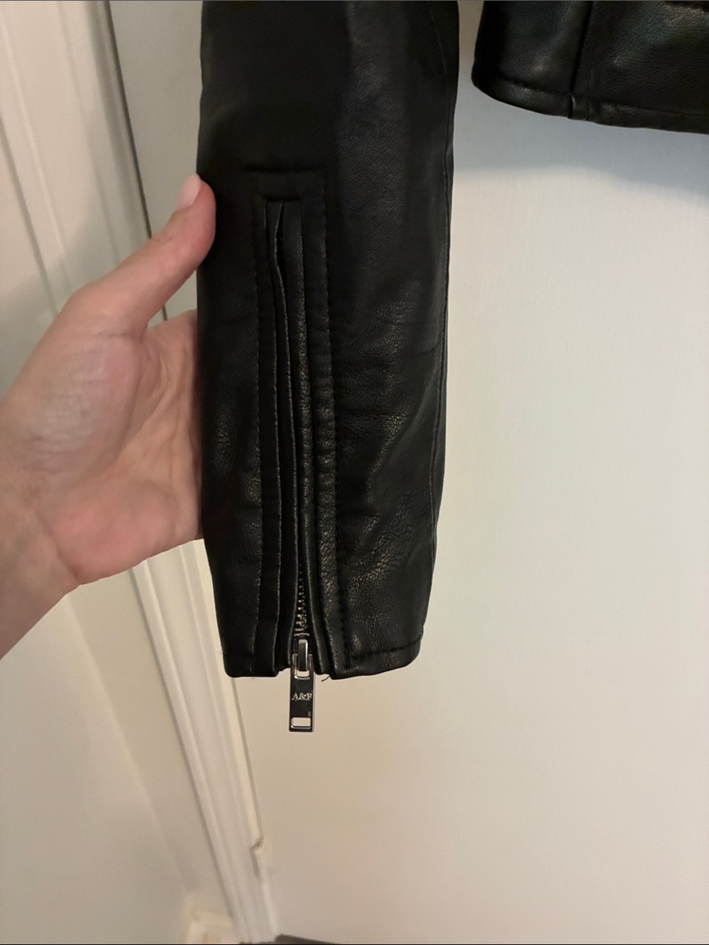 Abercrombie & Fitch NWT Black vegan Leather Moto Jacket size xxs - Picture 3 of 4
